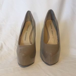 Nude patent leather platform pumps